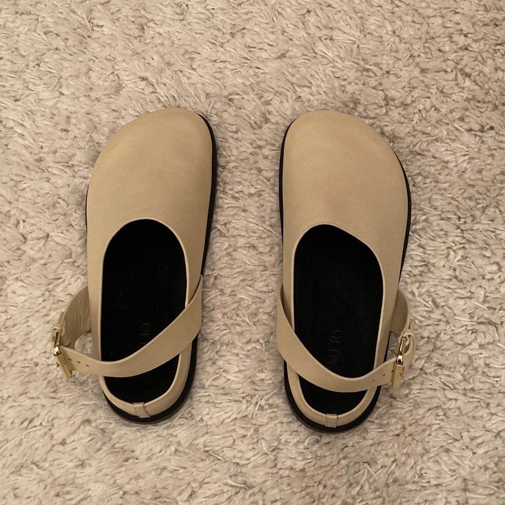 A.Emery Louis Clog, New w dustbag, ivory / eggshell buckle strap, size 40 - Picture 3 of 5